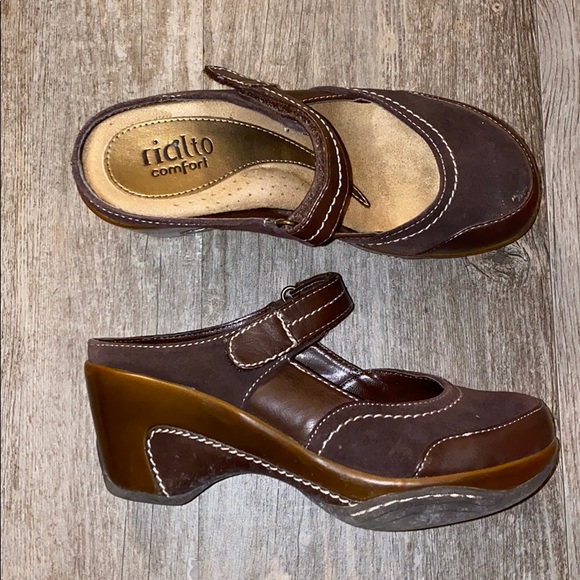 rialto clogs